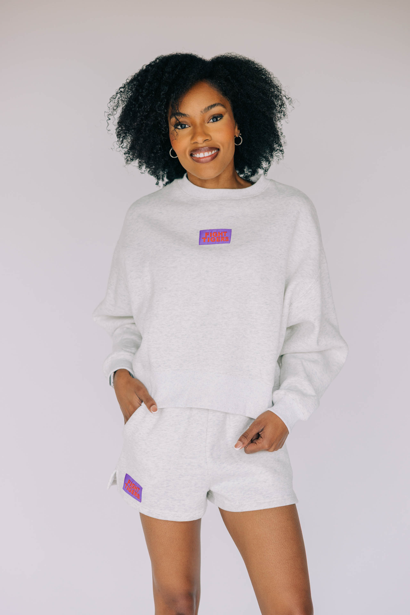 The Becca Crewneck Ash | Fight Tigers Woven Label