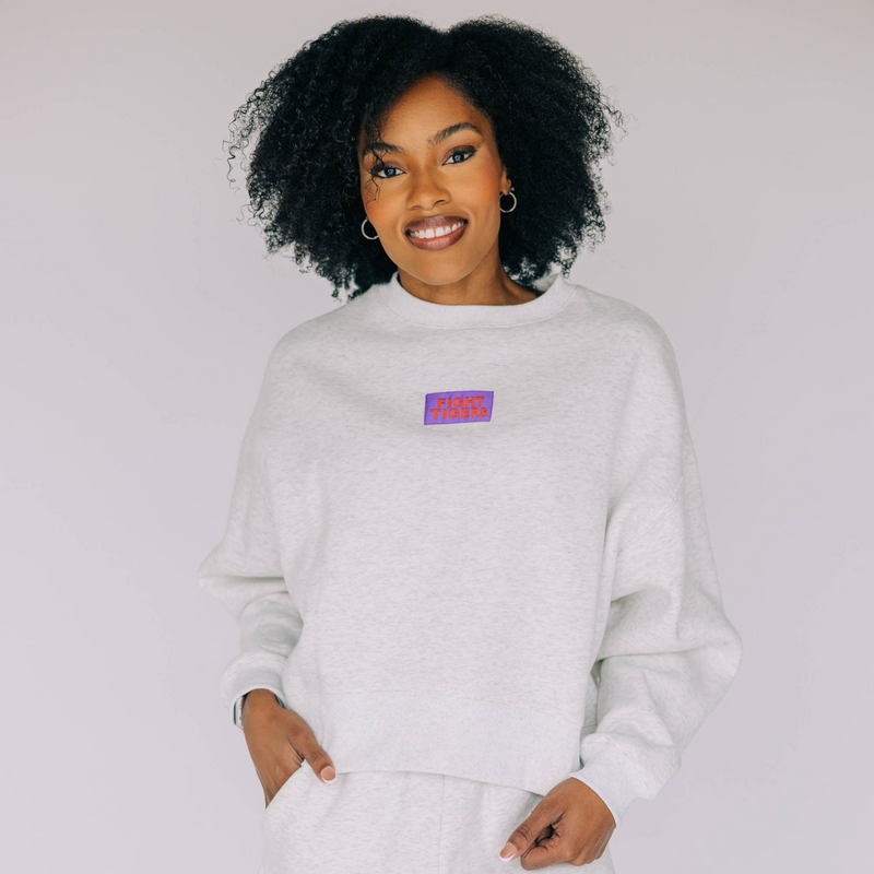 The Becca Crewneck Ash | Fight Tigers Woven Label