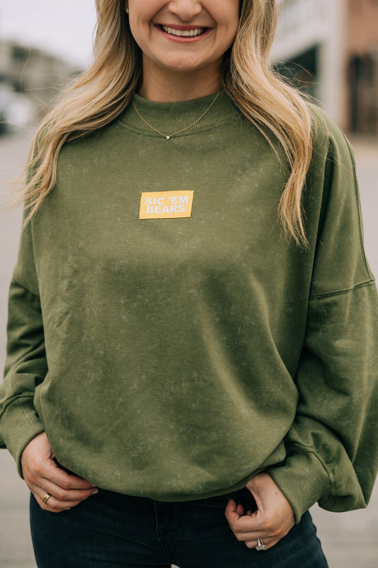 The Pat Neff Pullover Green | Sic 'Em Bears Woven Label