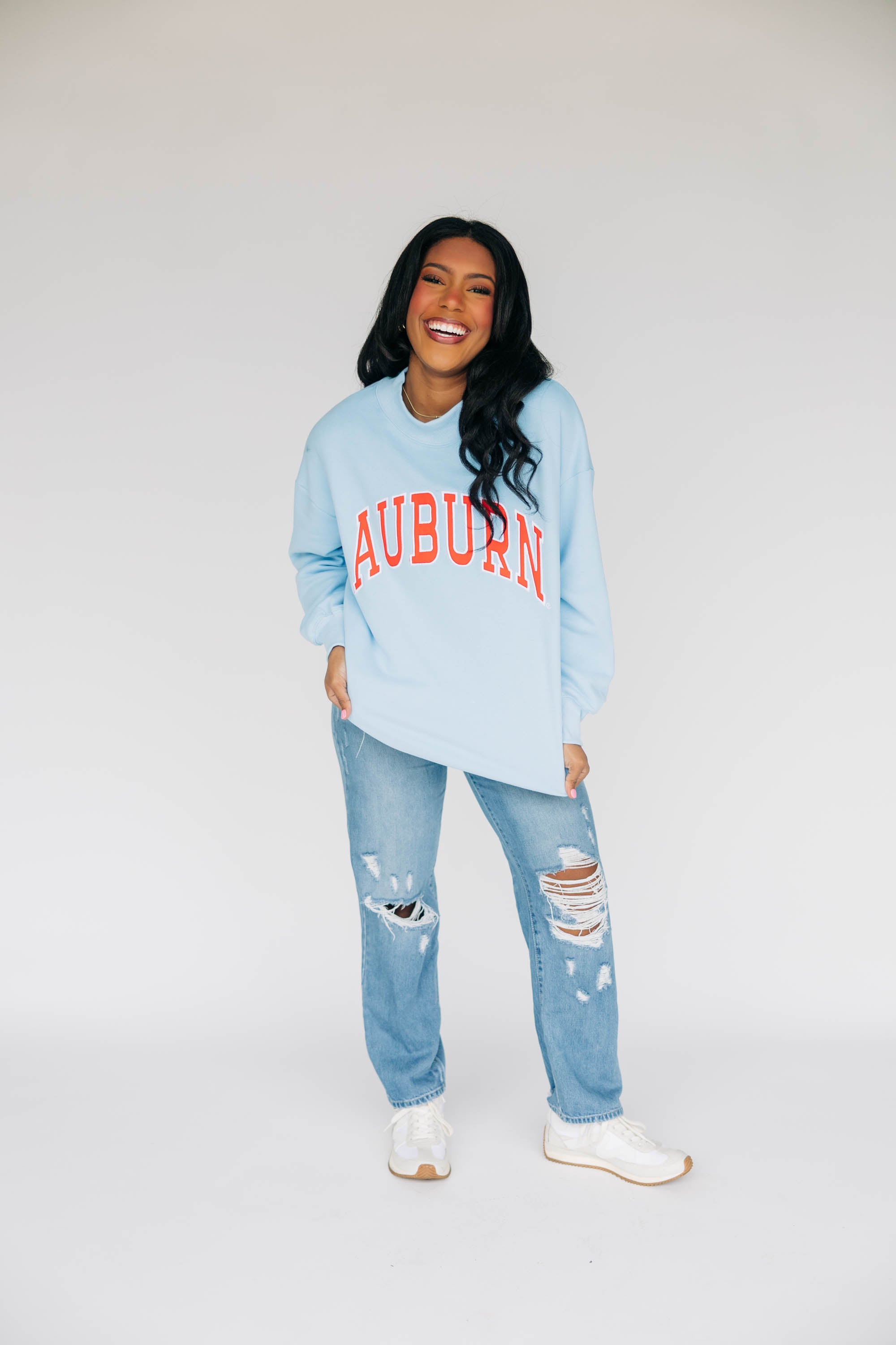The Madi Classic Mockneck Auburn Applique | Light Blue – Scarlet
